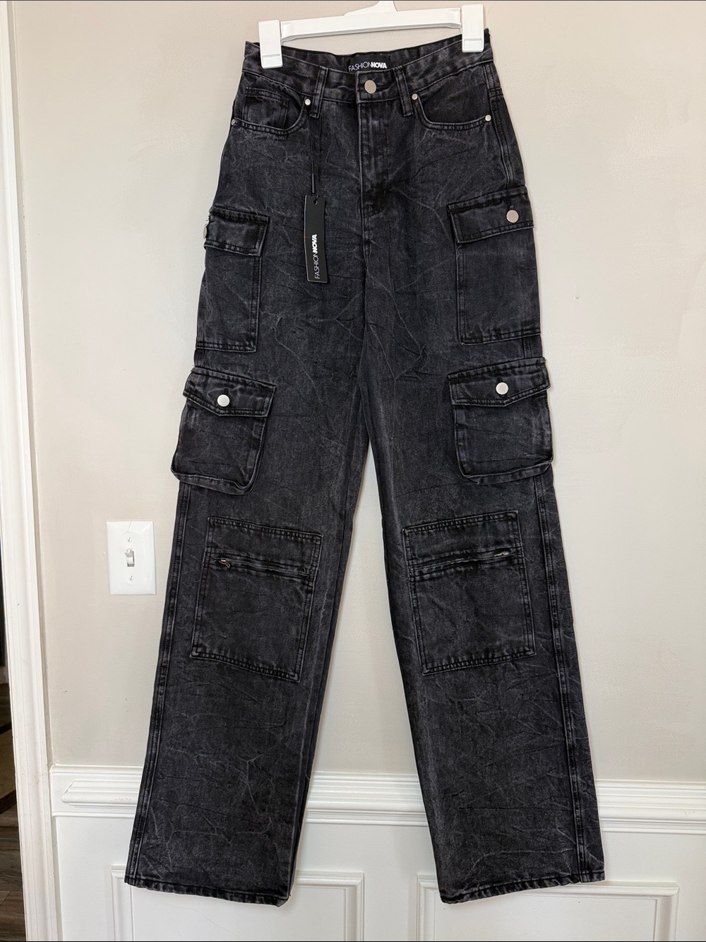 Fashion Nova NWT “Tall Mad for You” Black Acid Washed Cargo Jeans. Size 3